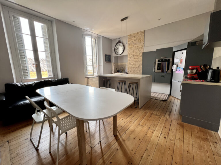 Appartement à vendre à Carcassonne (11000) — Charmant appartement T4 en dernier étage au cœur du centre-ville de Carcassonne