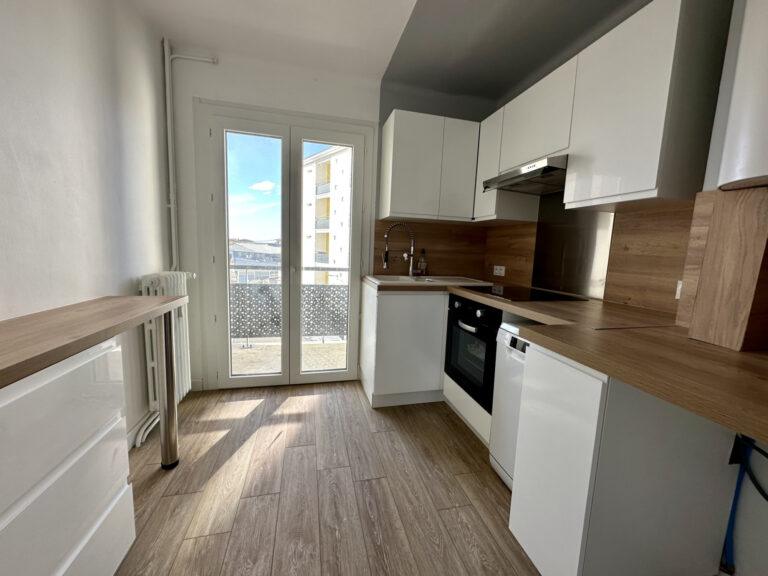 Appartement à vendre à Carcassonne (11000) — T3 Carcassonne – Entièrement rénové – place de parking – cave