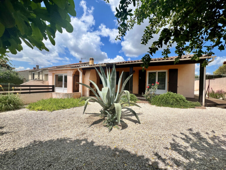 Maison à vendre à Trebes (11800) — 4 PIÈCES 86 M2  MAISON DE PLAIN-PIED AVEC GARAGE ET JARDIN À TRÈBES