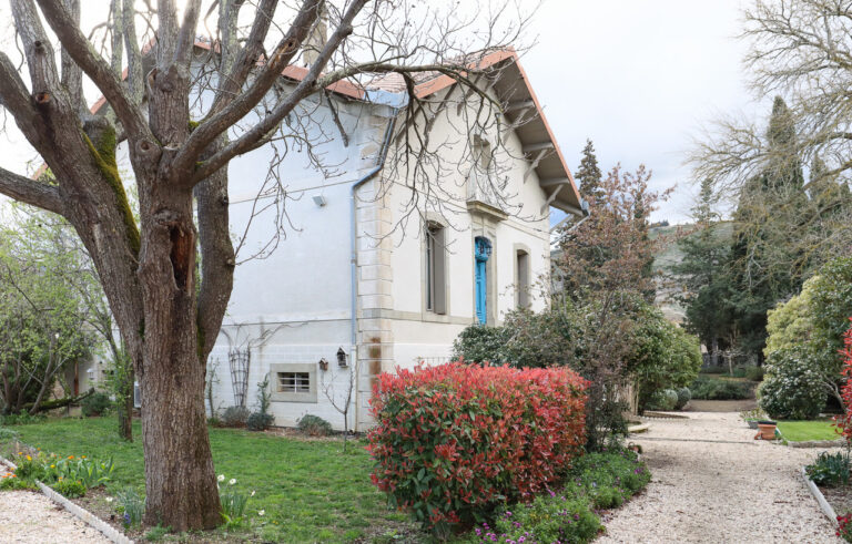 Propriete à vendre à Carcassonne (11000) — Demeure de caractère et cadre de vie exceptionnel dans un village a proximité de carcassonne