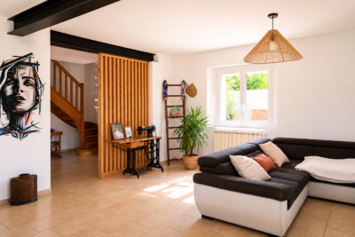 Maison à vendre à Servies en val (11220) — Maison familiale rénovée avec vue panoramique, terrasse et double garage   Serviès-en-Val